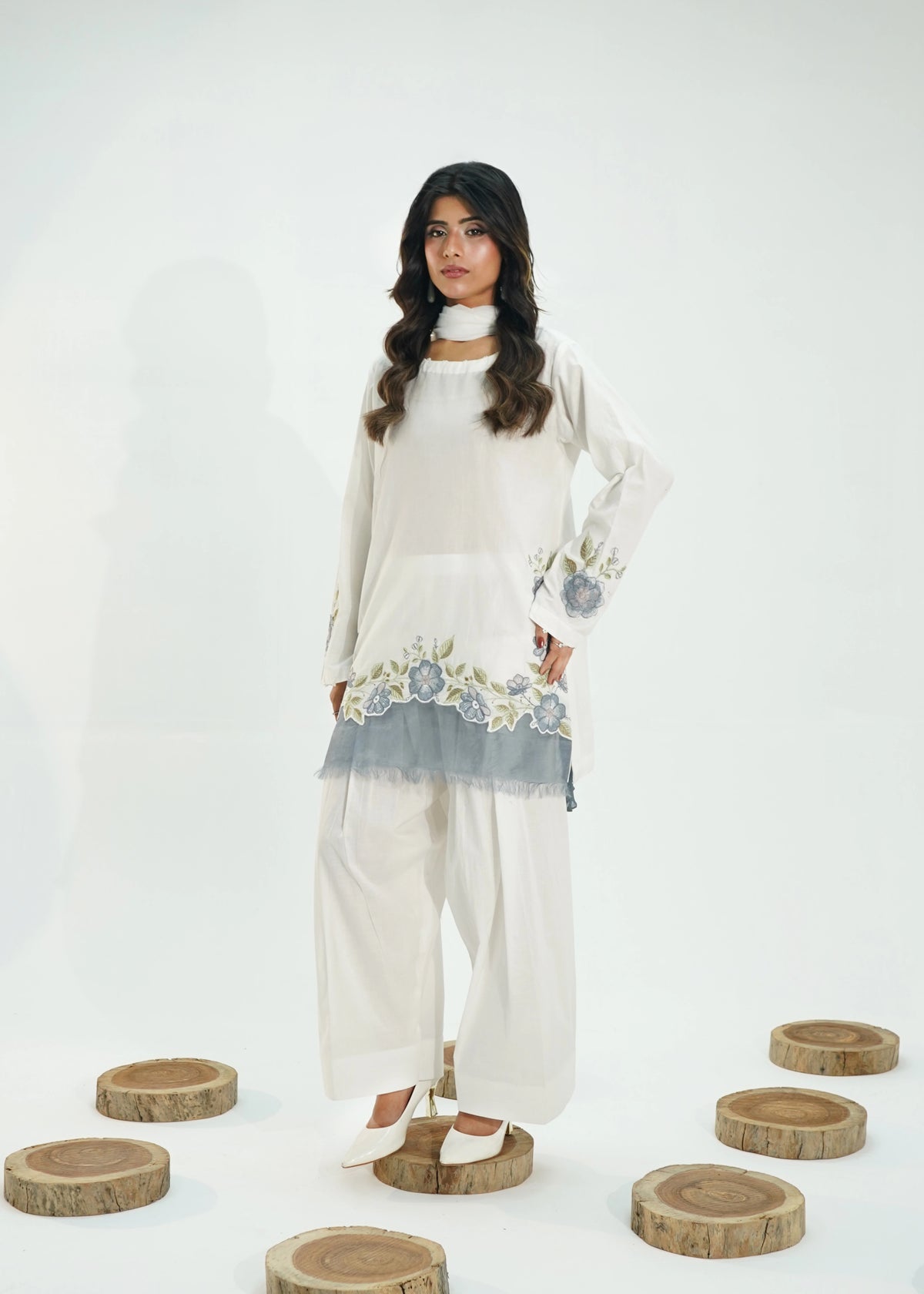 3 PIECE – PEARL WHITE EMBROIDERED LAWN SUIT