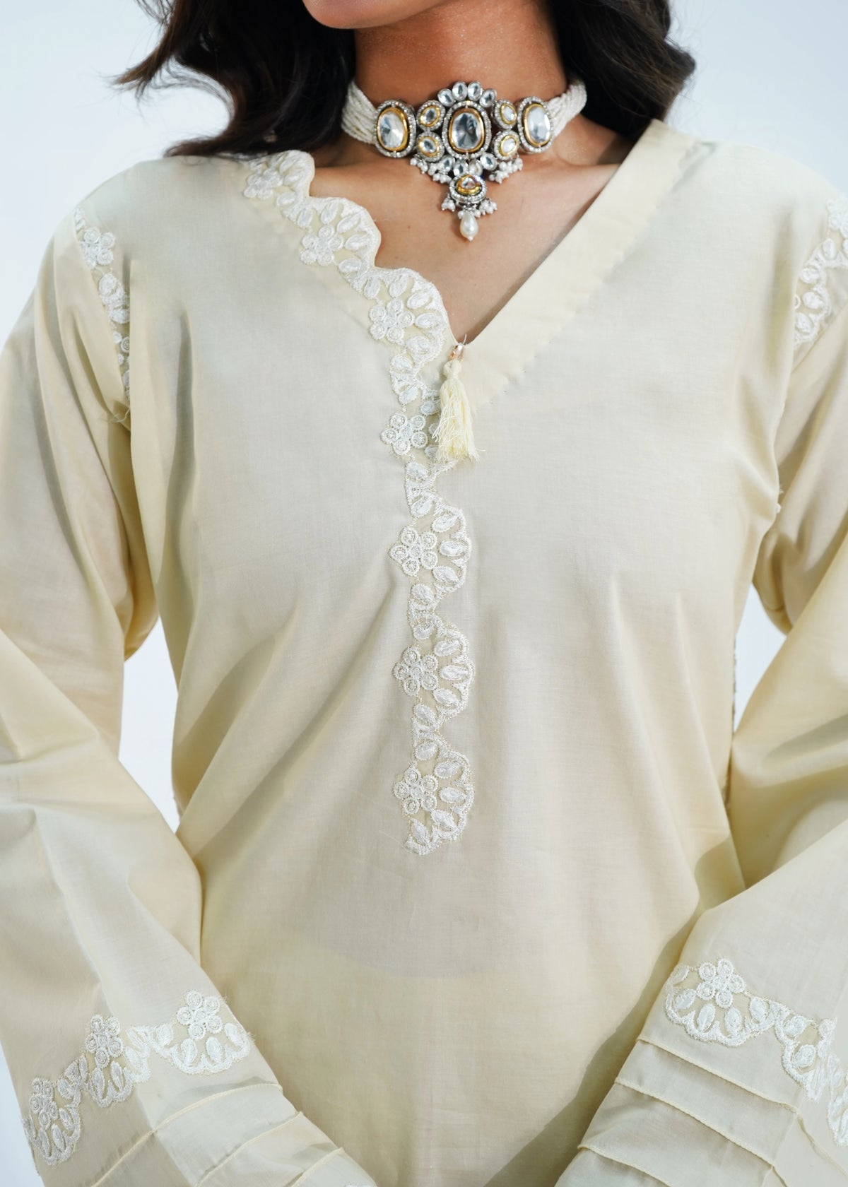 3 PIECE – PEARL LVORY EMBROIDERED LAWN SUIT