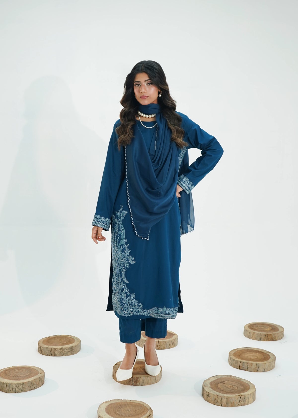 3 PIECE – ZINC BLENDE EMBRODERED LAWN SUIT