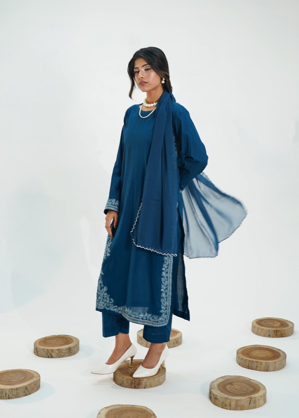 3 PIECE – ZINC BLENDE EMBRODERED LAWN SUIT