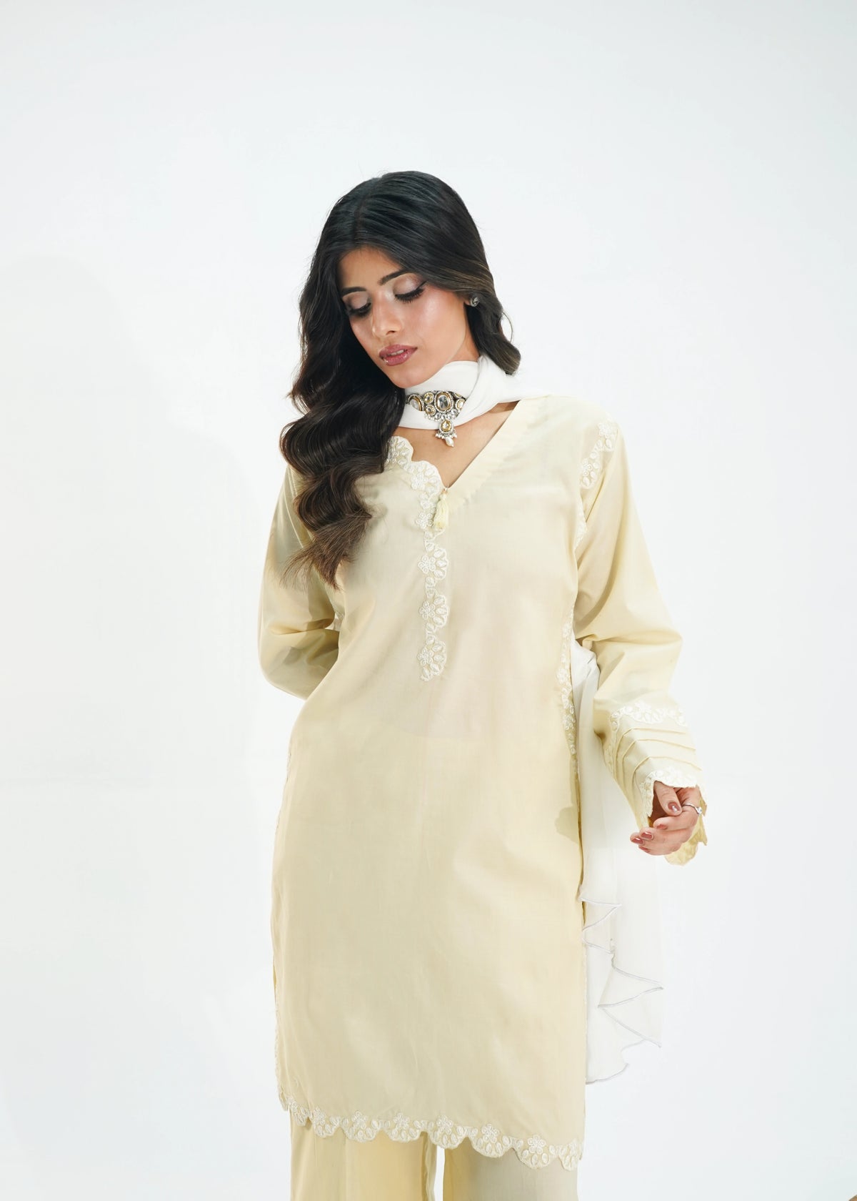 3 PIECE – PEARL LVORY EMBROIDERED LAWN SUIT