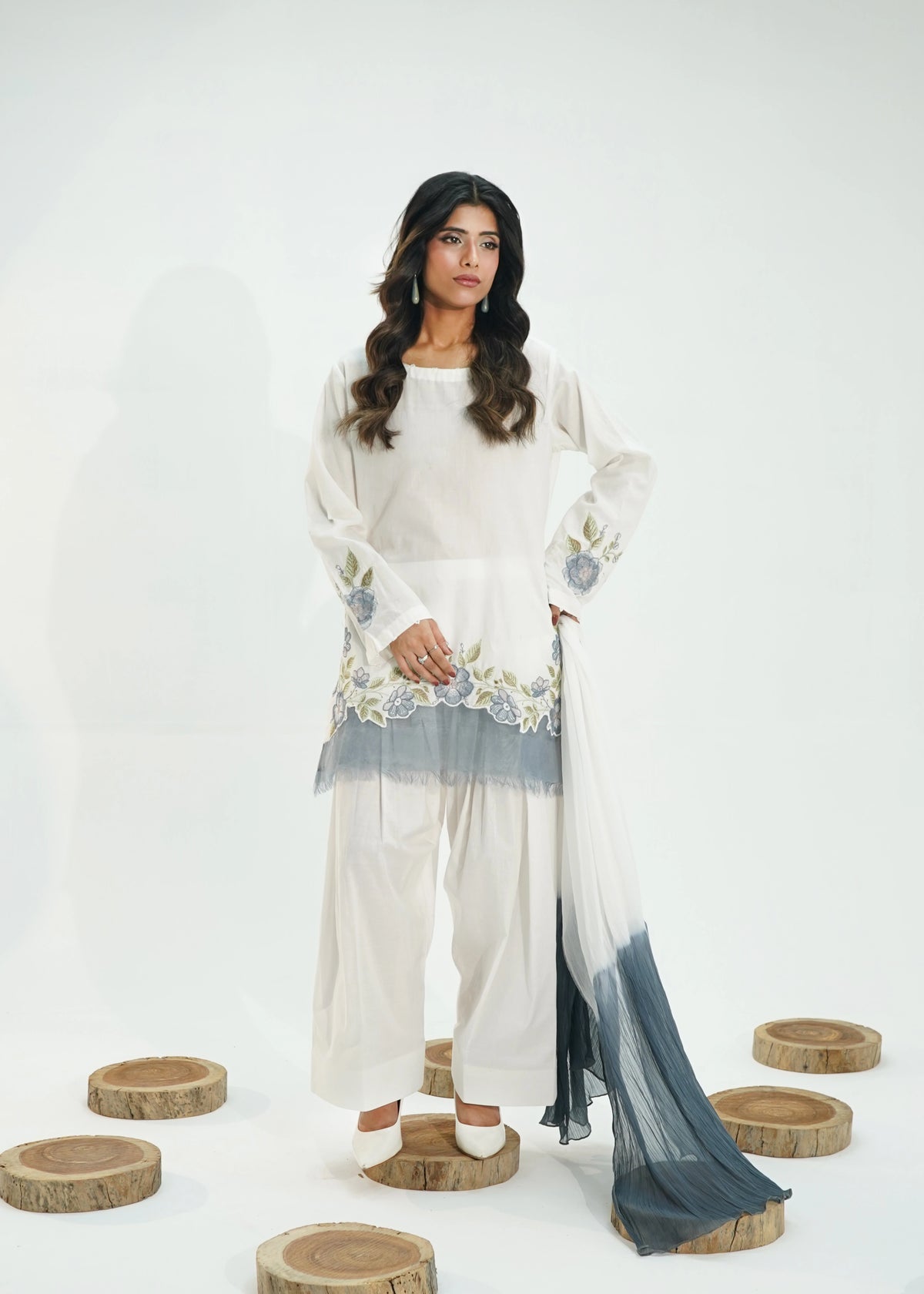 3 PIECE – PEARL WHITE EMBROIDERED LAWN SUIT