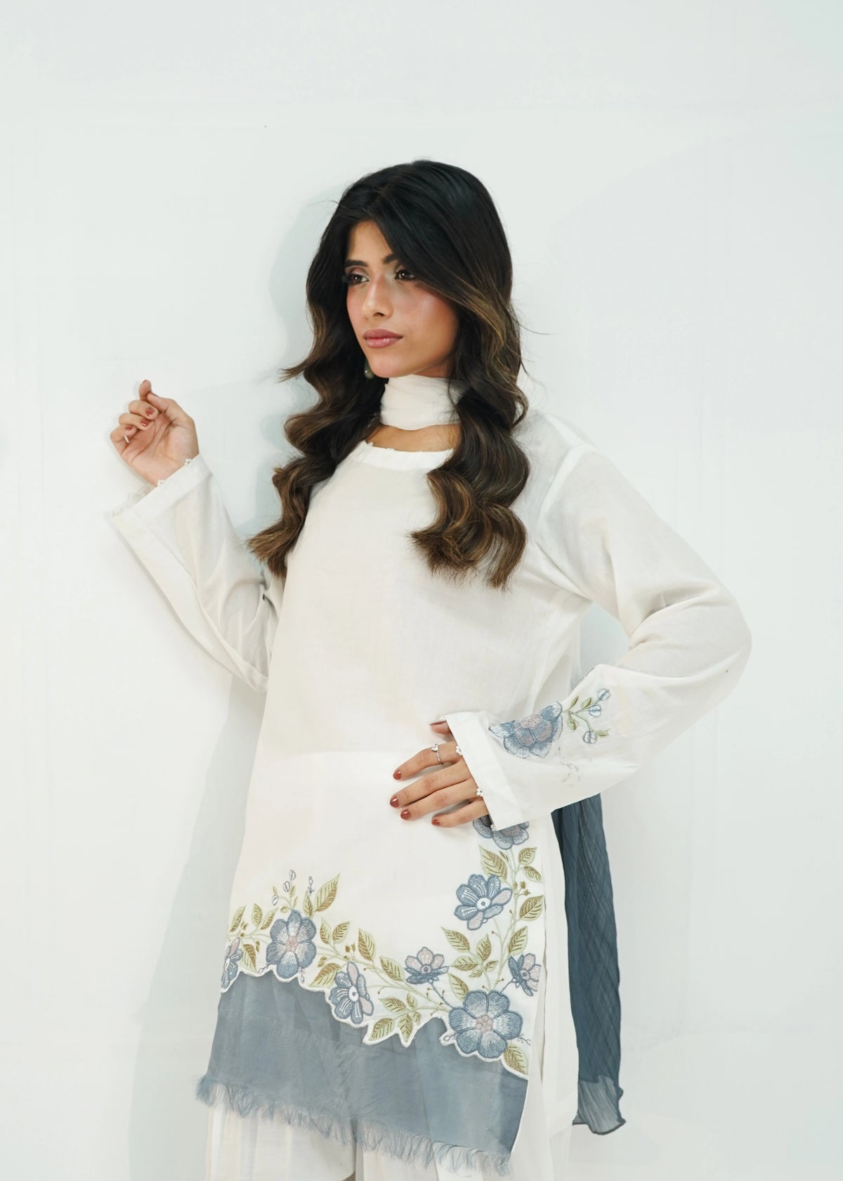 3 PIECE – PEARL WHITE EMBROIDERED LAWN SUIT