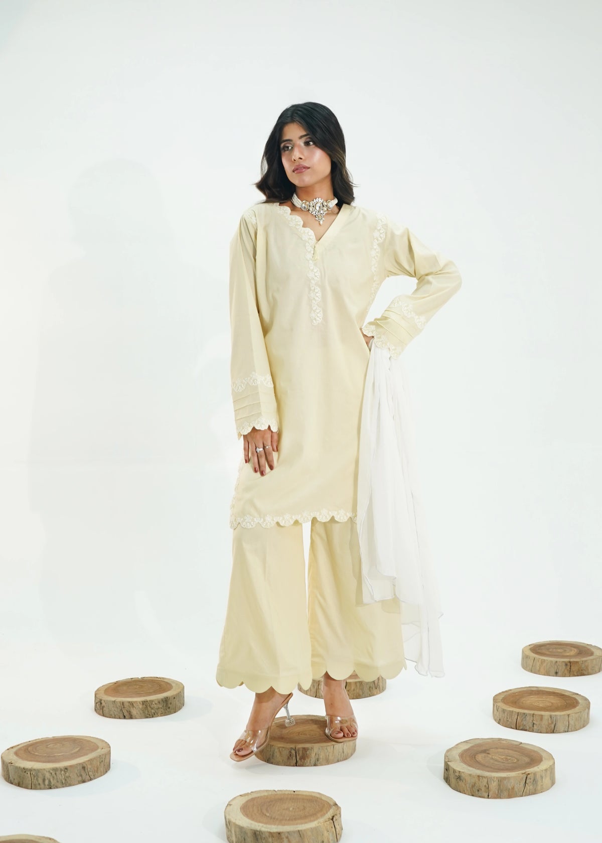 3 PIECE – PEARL LVORY EMBROIDERED LAWN SUIT