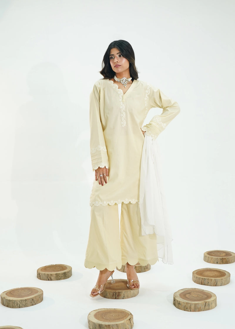 3 PIECE – PEARL LVORY EMBROIDERED LAWN SUIT