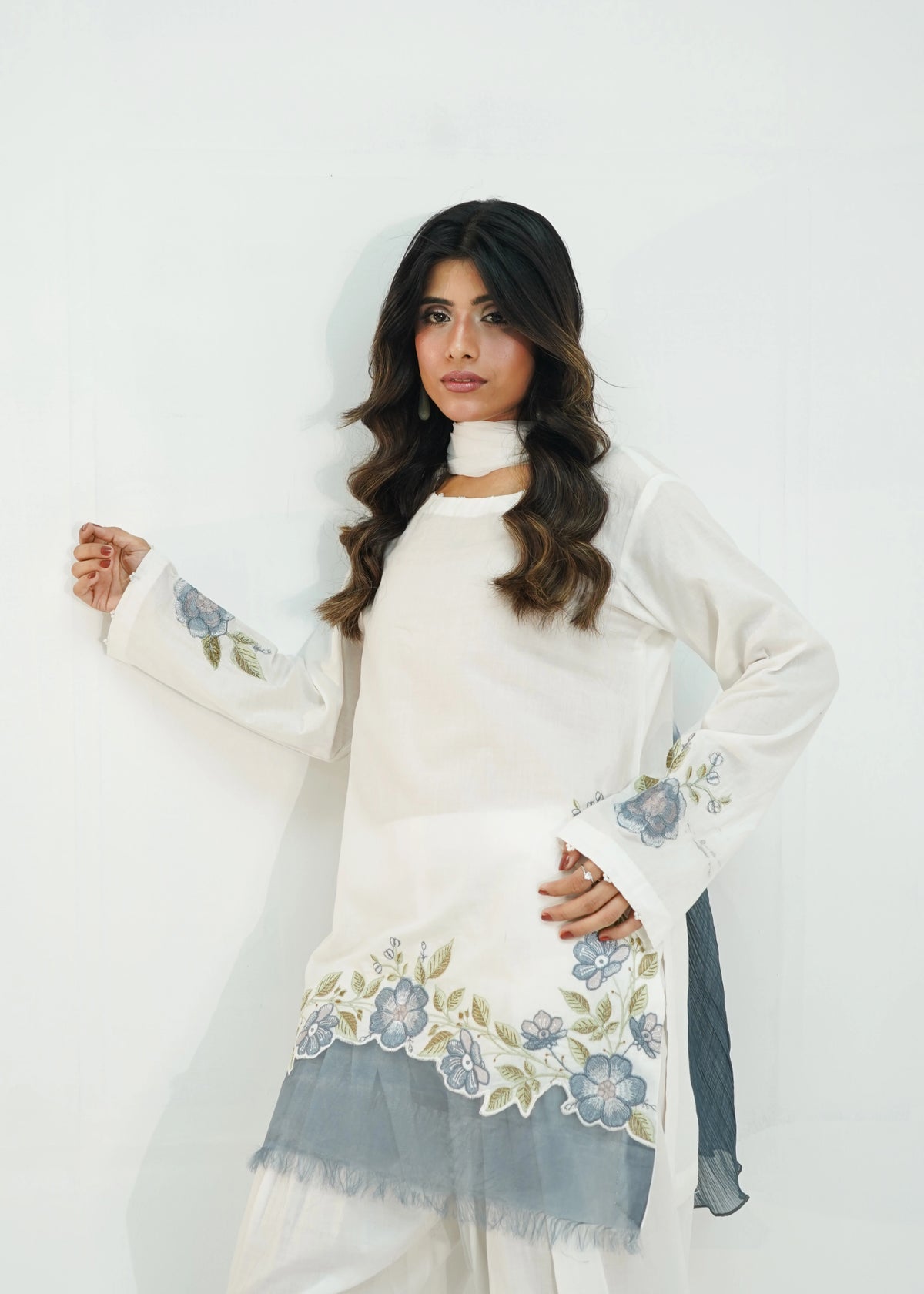 3 PIECE – PEARL WHITE EMBROIDERED LAWN SUIT