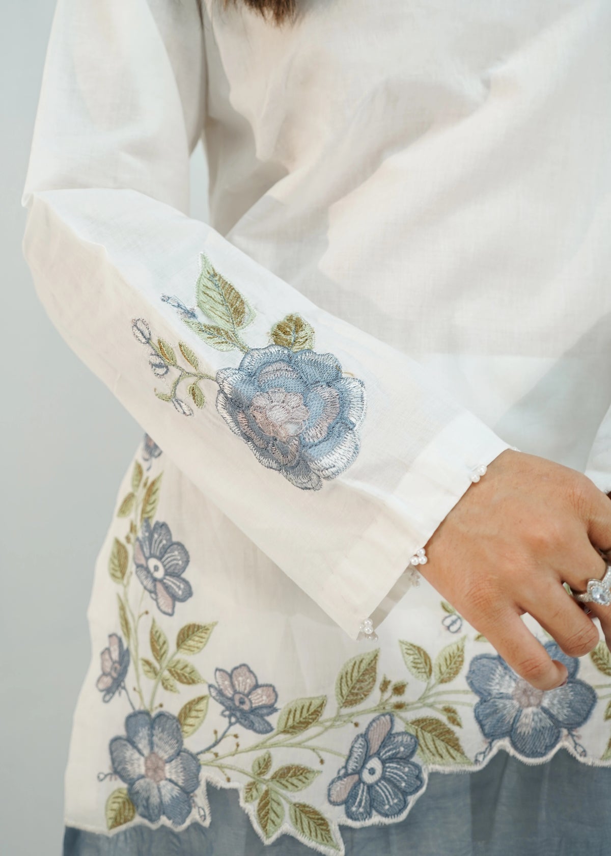 3 PIECE – PEARL WHITE EMBROIDERED LAWN SUIT