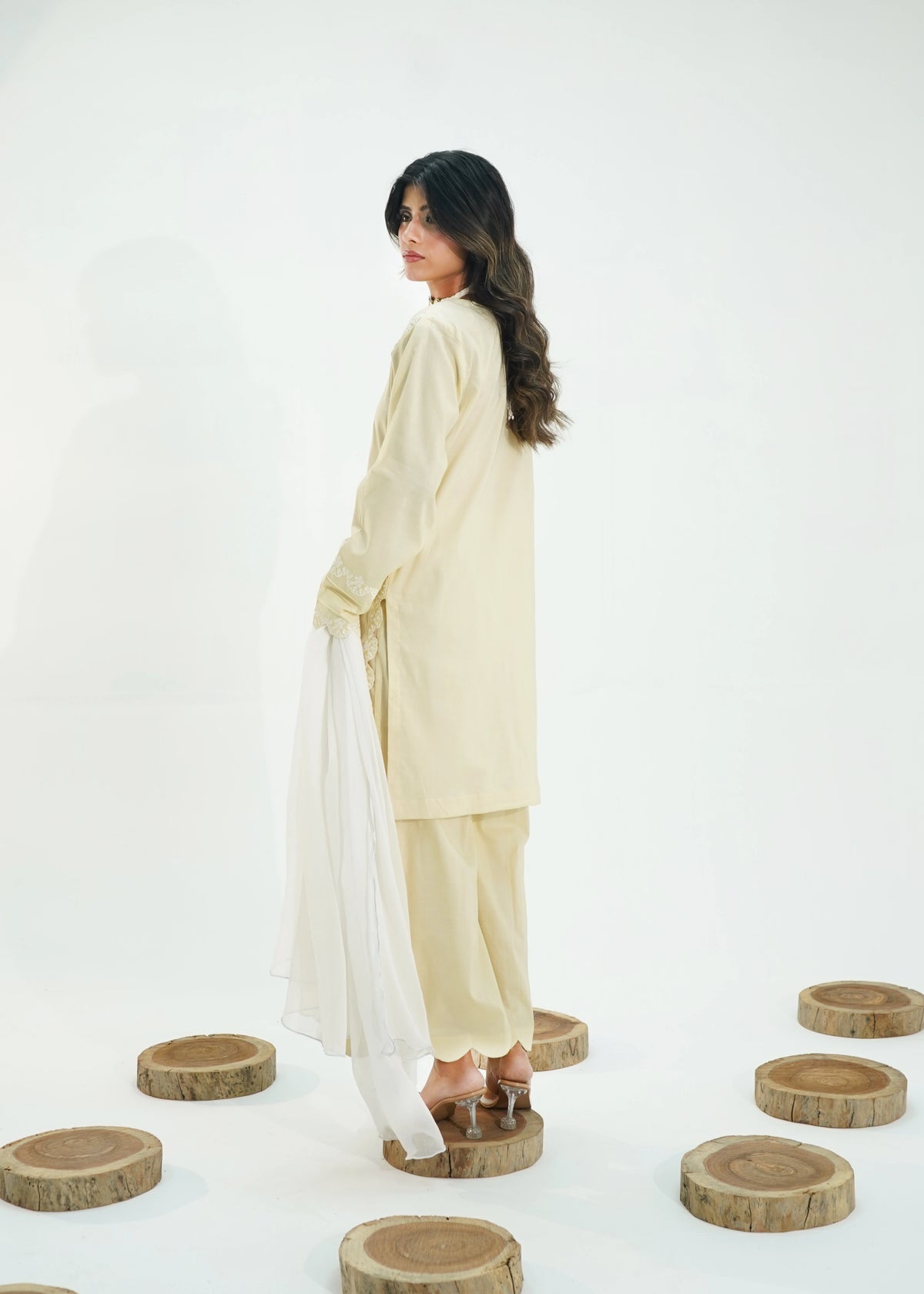 3 PIECE – PEARL LVORY EMBROIDERED LAWN SUIT