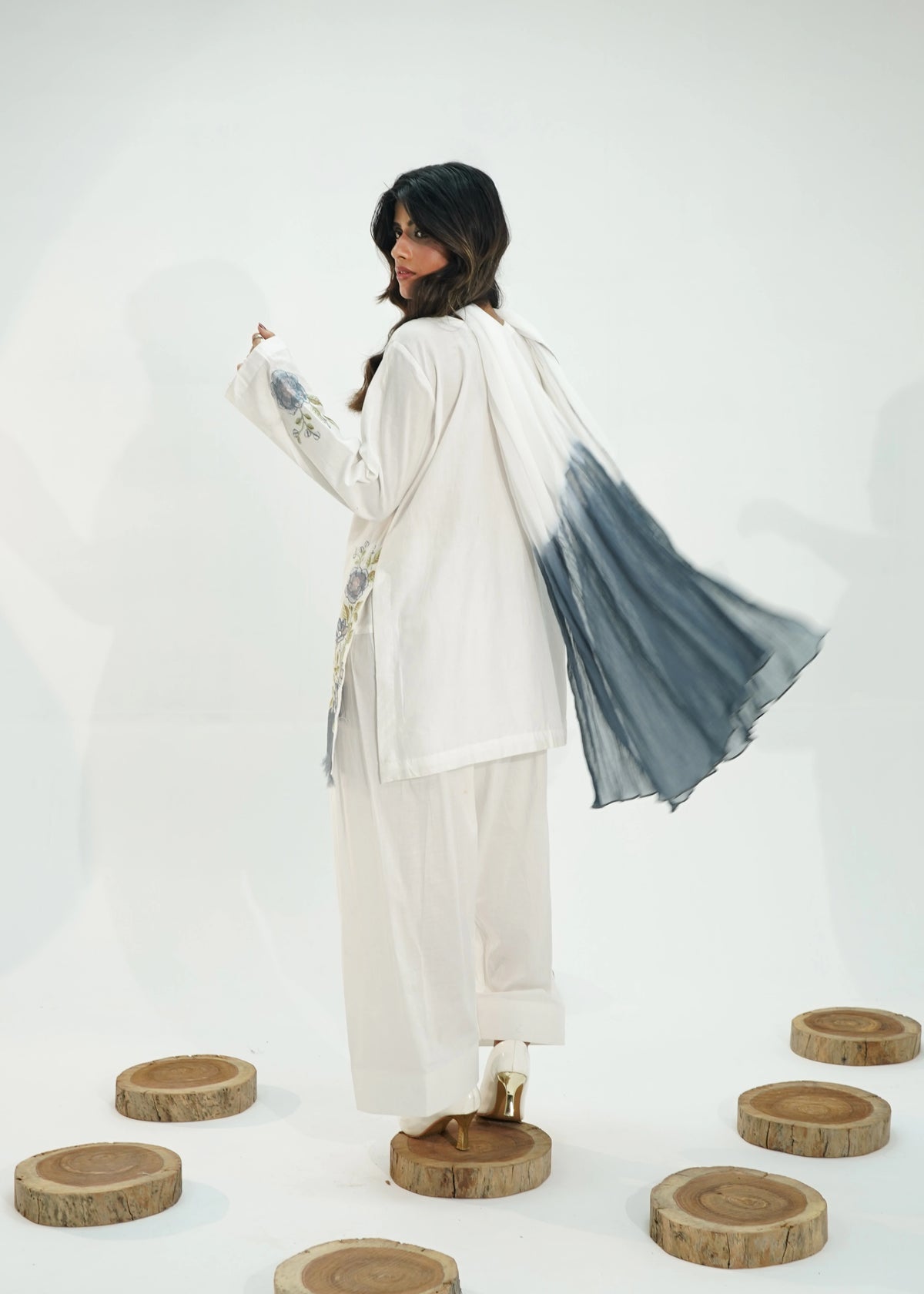 3 PIECE – PEARL WHITE EMBROIDERED LAWN SUIT