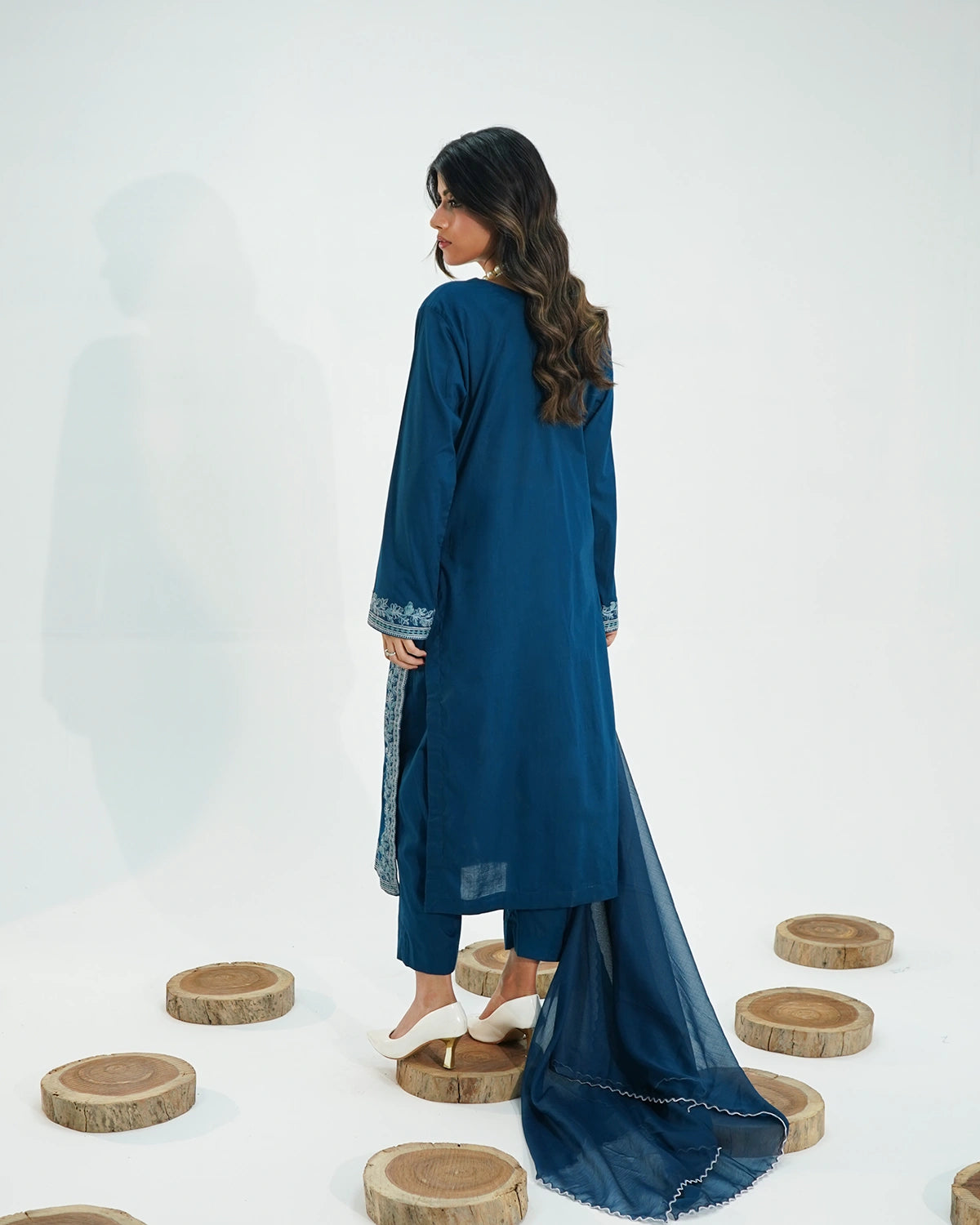 3 PIECE – ZINC BLENDE EMBRODERED LAWN SUIT