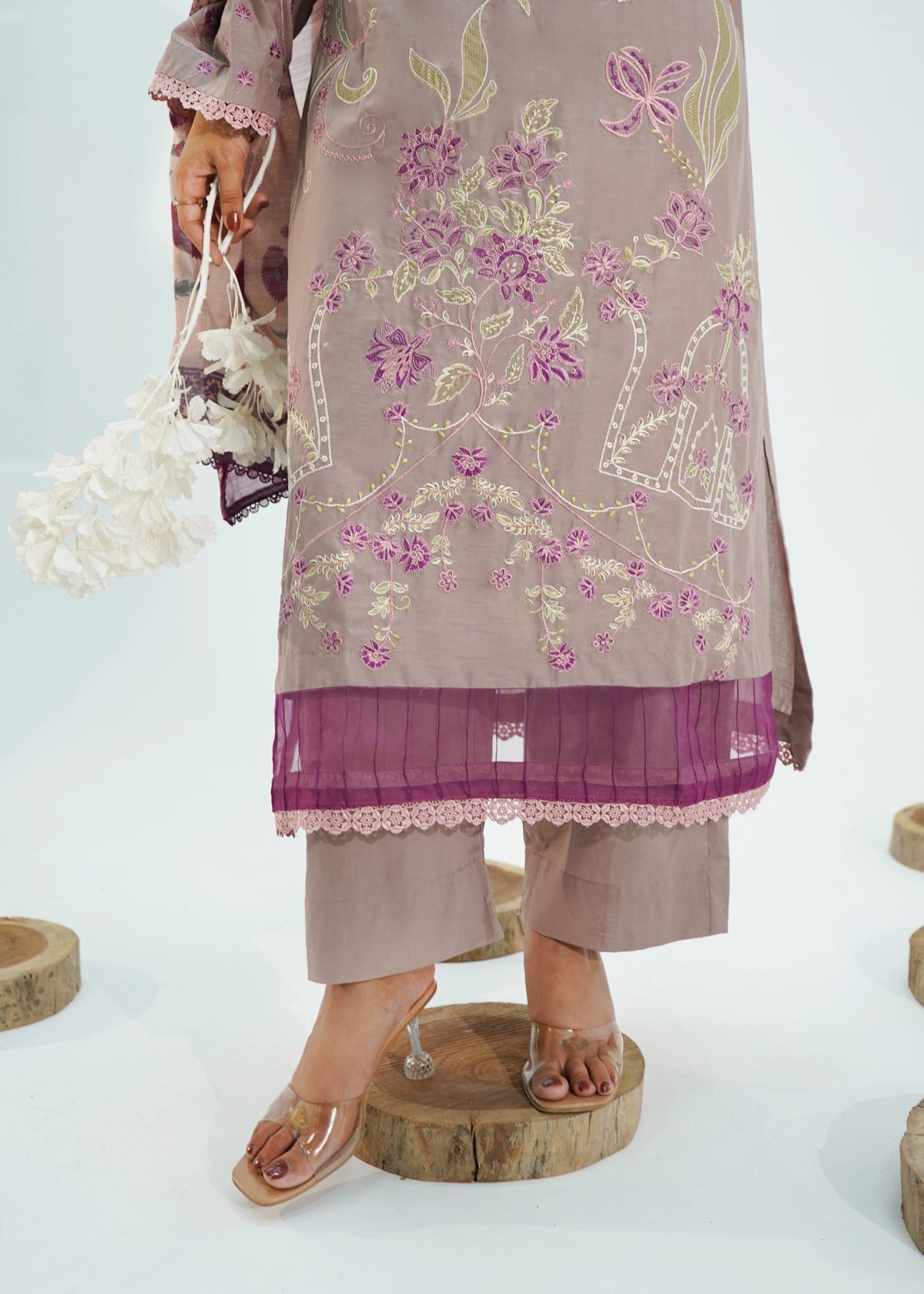 3 PIECE – MAUVE BLOOM EMBROIDERED LAWN SUITE