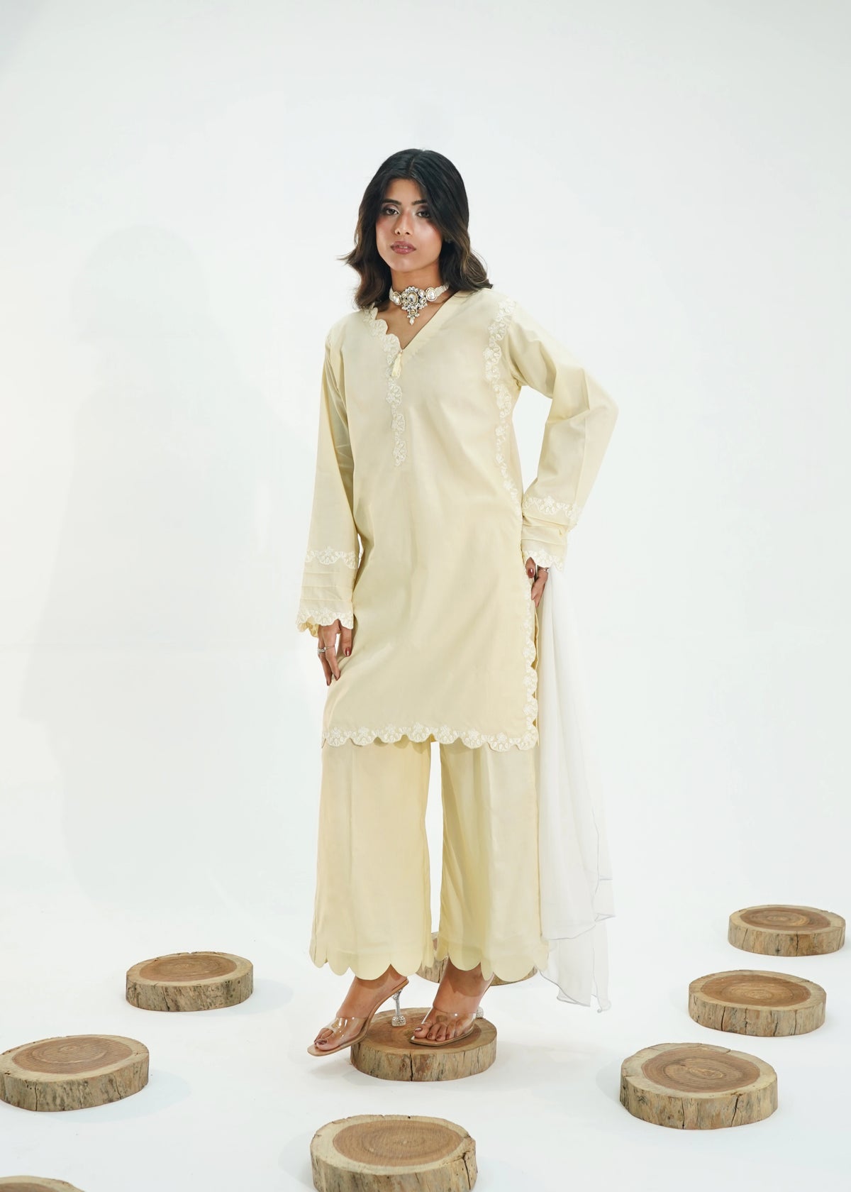 3 PIECE – PEARL LVORY EMBROIDERED LAWN SUIT