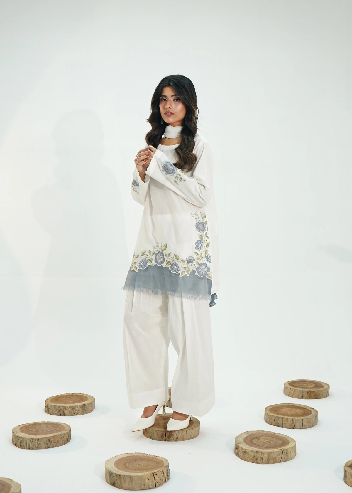 3 PIECE – PEARL WHITE EMBROIDERED LAWN SUIT