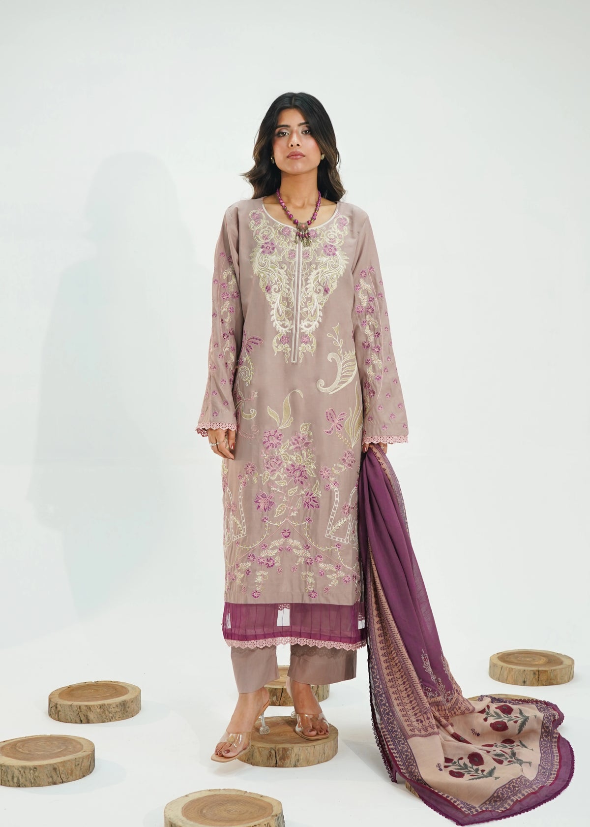 3 PIECE – MAUVE BLOOM EMBROIDERED LAWN SUITE
